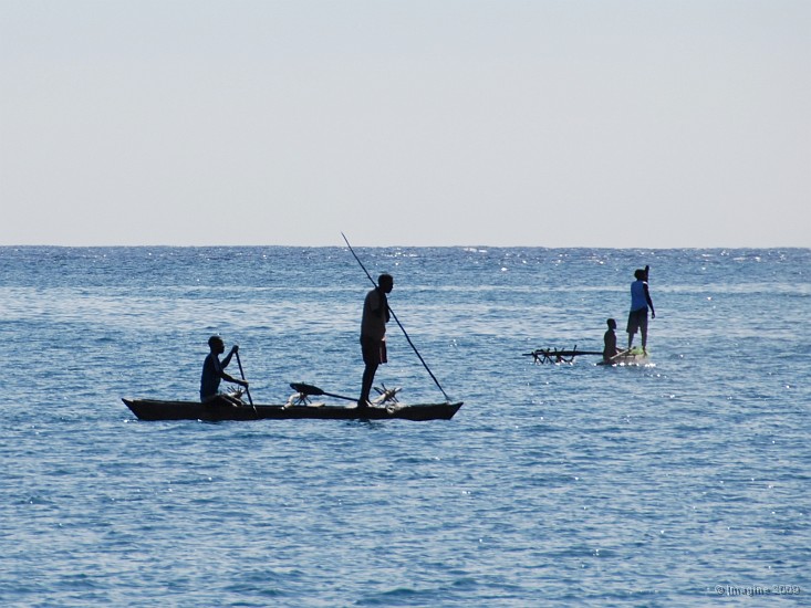 93- Les pecheurs guettent le poisson.JPG